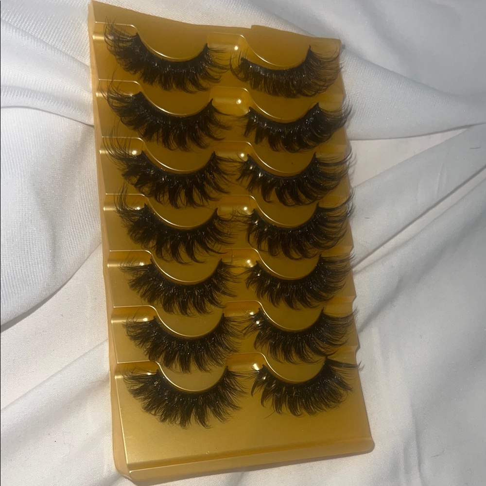 Dramatic Black False Eyelashes